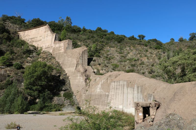 Les restes du barrage de Malpasset